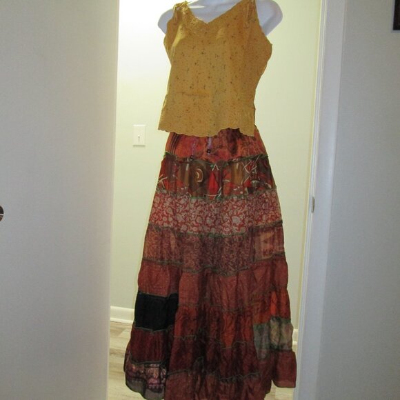 ✨ Boho Silk Patchwork Peasant Skirt – Long, Flowing & Fabulous! ✨ - Picture 6 of 9